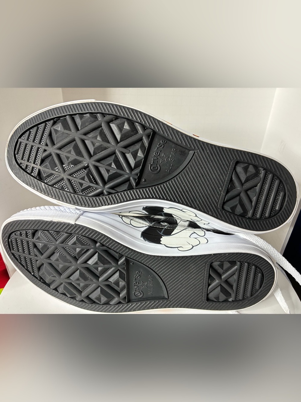 Looney Tunes Sylvester & Tweety Bird Converse - Picture 9 of 10